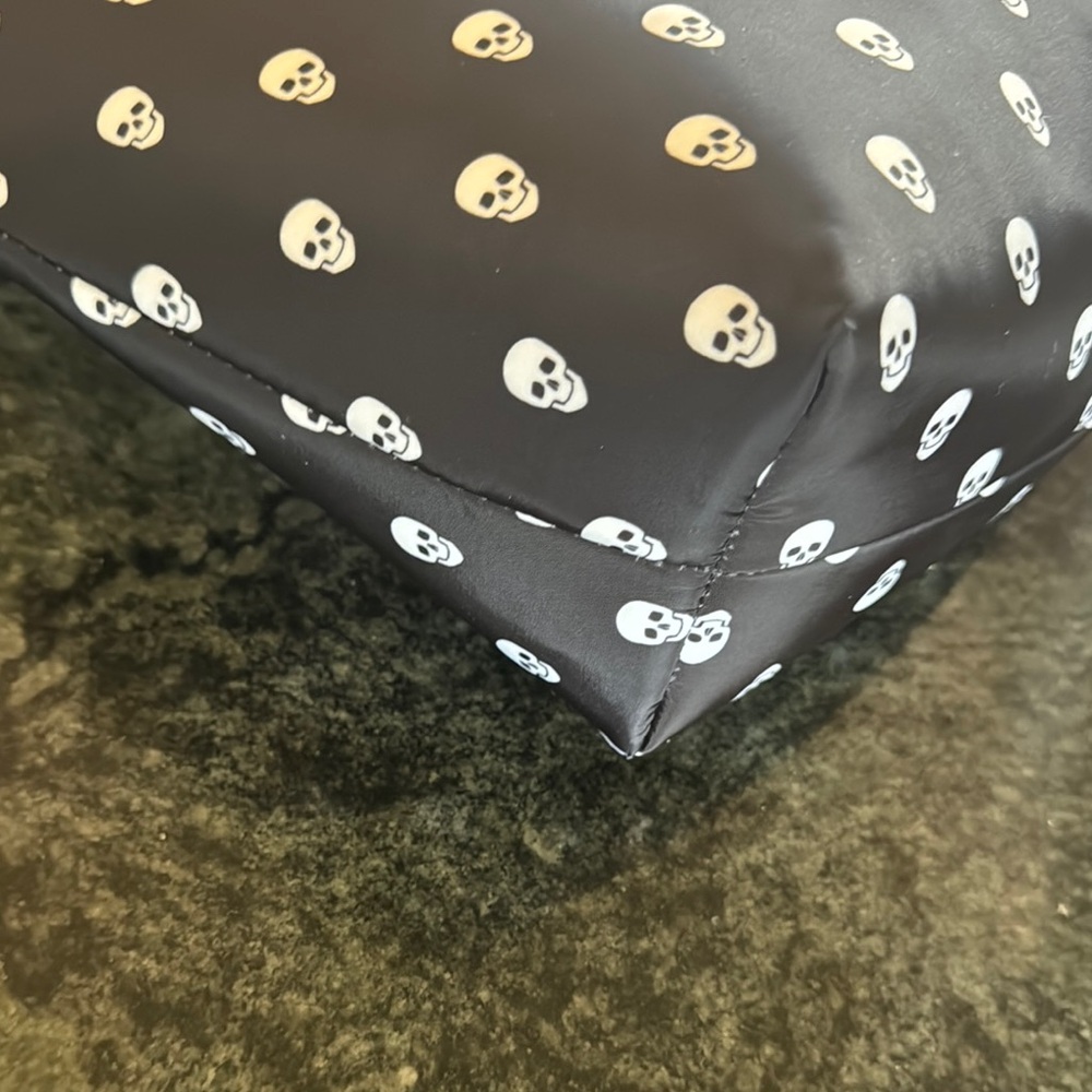 Betsey Johnson Black Skull Print Tote Bag - Picture 6 of 12